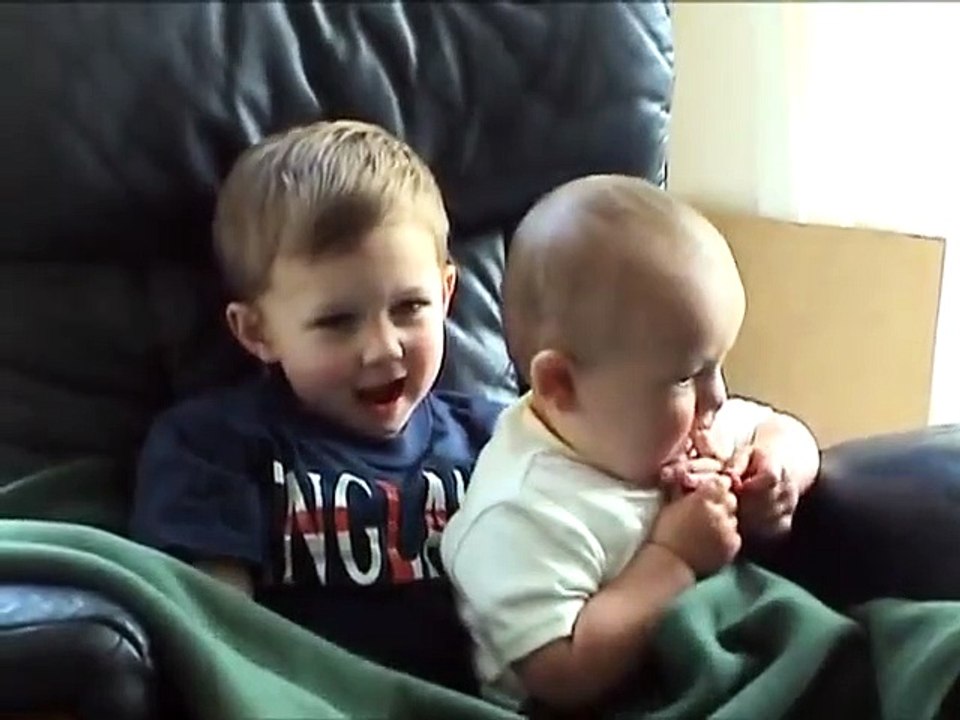 charlie bit my finger, vídeo, viral, HDCYT - Vídeo Dailymotion