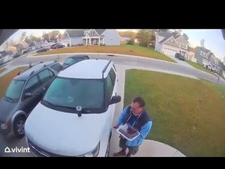 Manhã Selvagem: Marido agarra lince com as mãos para salvar a mulher