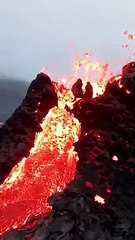 Download Video: Drone capta imagens incríveis de vulcão em erupção na Islândia