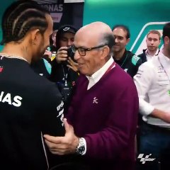 Hamilton a assistir ao GP do Qatar em MotoGP