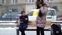 O que se faz a uma criança sem casaco nas ruas da Noruega?