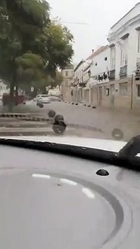 Chuva forte provocou inundações em Faro. Internautas partilham imagens