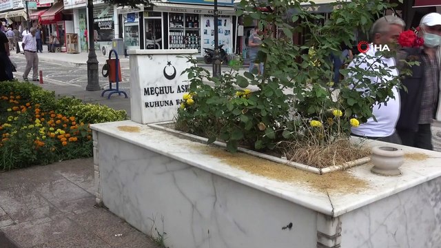 Kent merkezindeki 600 yıllık 'Meçhul Asker’ mezarı dikkat çekiyor