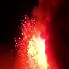 Download Video: Itália. Vulcão Etna entrou em erupção e criou rios de lava