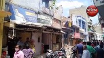 VIDEO : छह दुकानों की छत गिरी, माल व फर्नीचर को नुकसान, दुकान मालिक पर आरोप, किराएदारों का प्रदर्शन