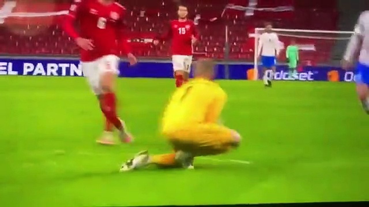 Lance arrepiante com Kasper Schmeichel