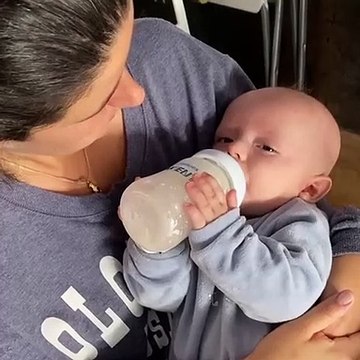 Bibá Pitta mostra neto mais novo a segurar no biberão. Como é possível?