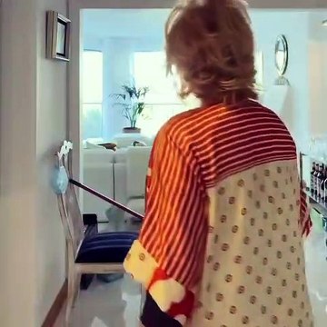 Vídeo: Lili Caneças faz rap de Uma Casa Portuguesa ... e limpa o chão