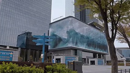 O oceano na cidade. Onda gigante 3D projetada em ecrãs LED em Seul