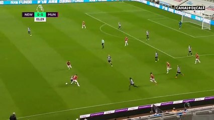 Auto-golo de Luke Shaw - Newcastle