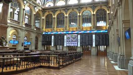 La bolsa española avanza un 0,37 % y se queda a las puertas de los 8.900 puntos