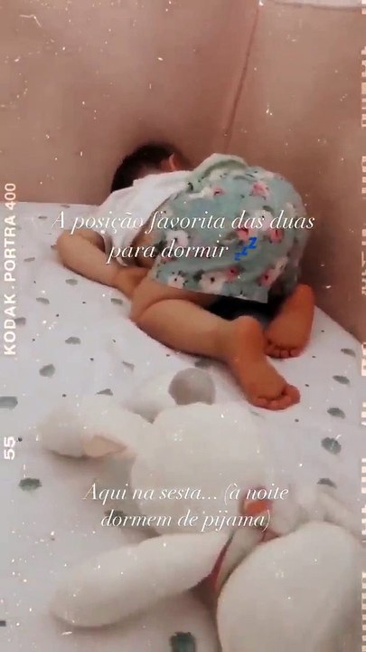 Helena Costa mostra novos "progressos" das filhas em vídeos amorosos