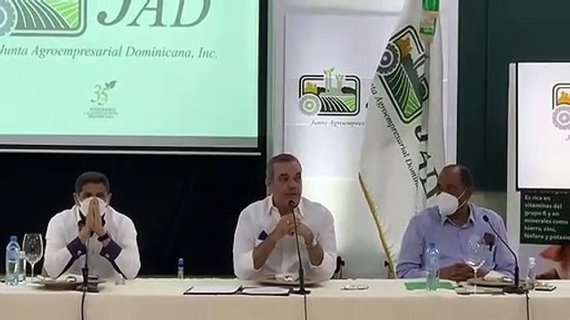 Abinader degusta carne de cerdo en almuerzo