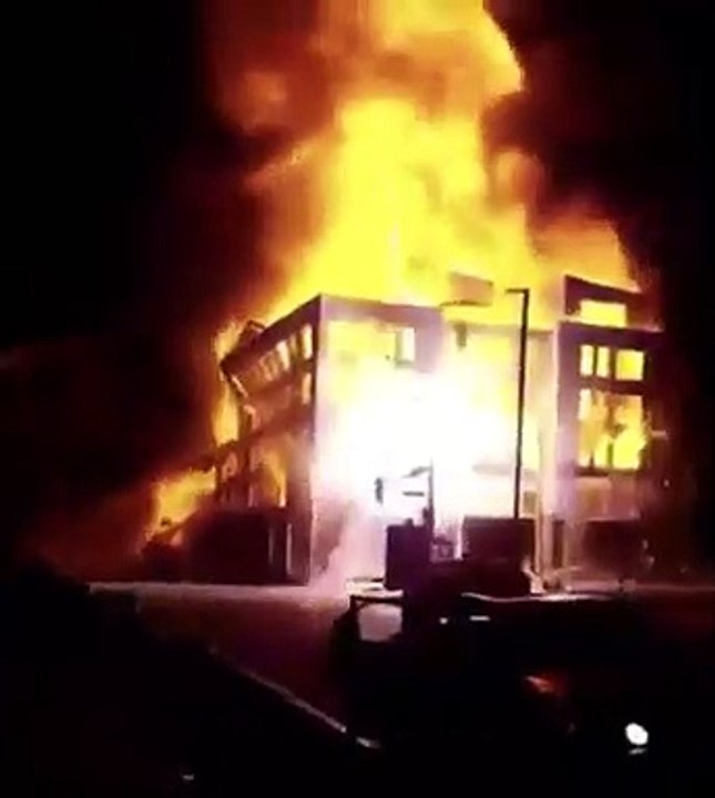 George Floyd. Manifestantes incendeiam esquadra em protesto contra morte