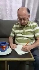 Pandemia "roubou-lhe" emprego. Aos 79 anos, tornou-se estrela do Youtube