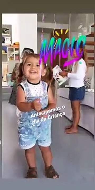 Carolina Patrocínio antecipa Dia da Criança com surpresa para as filhas