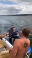 Covid é “neurose”. Bolsonaro anda de jet-ski e participa em churrasco
