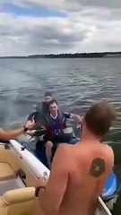 Covid é “neurose”. Bolsonaro anda de jet-ski e participa em churrasco