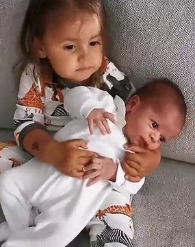 Carolina Patrocínio partilha vídeo carinhos dos filhos mais novos