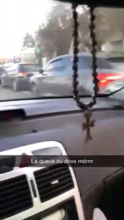 McDonald"s volta a abrir portas e fazem-se filas de horas à porta