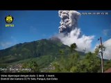 Vulcão Krakatoa entrou em erupção na Indonésia