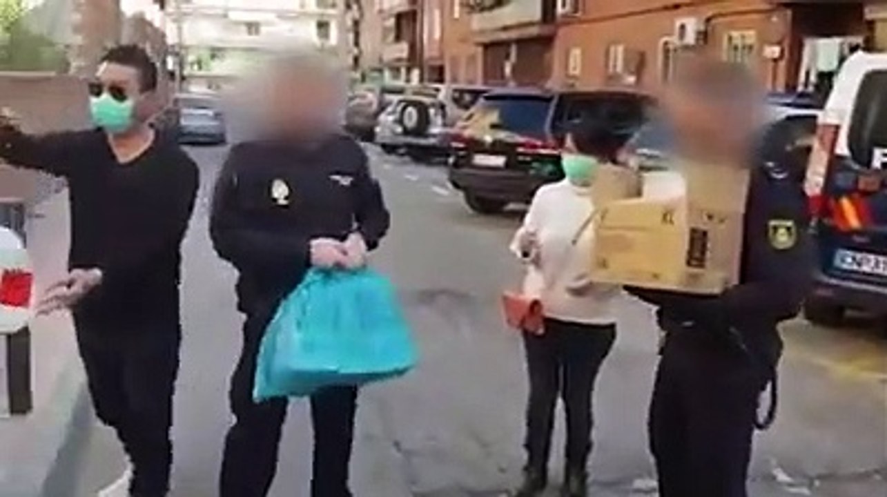 Chineses entregam máscaras a polícia em Getafe