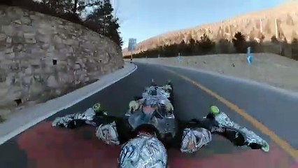 Esqueça o Iron Man. Este inventor atinge 120km/h com um fato de rodas