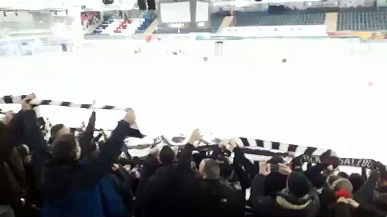 Jogo adiado? Adeptos do Eintracht Frankfurt fazem a festa na Áustria