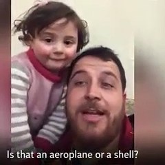 Pai inventa jogo para distrair filha do som das bombas na Síria