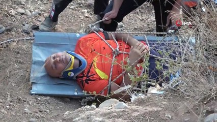 - 10 metrelik tepeden aşağıya düşen Paraşütçüyü itfaiye ekipleri kurtardı