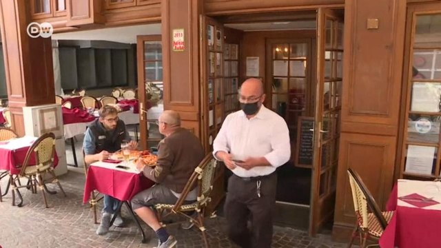 В кафе по санитарному пропуску: Франция ввела новые ограничения (10.08.2021)