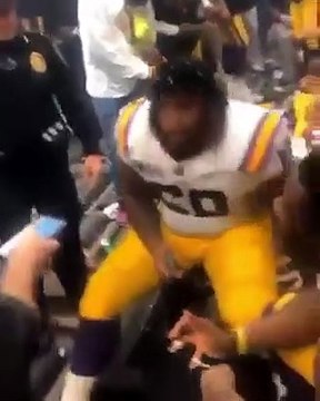 Jogador da NFL pode acabar na prisão por palmada no rabo de um polícia