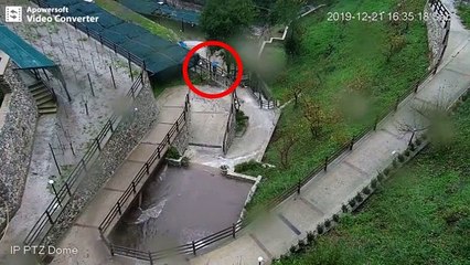 Homem escapa a deslizamento de terras
