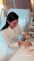 Marco Costa visita Vanessa Martins no hospital e leva-lhe prenda especial