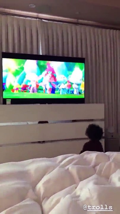 Kylie Jenner partilha vídeos amorosos da filha a dançar