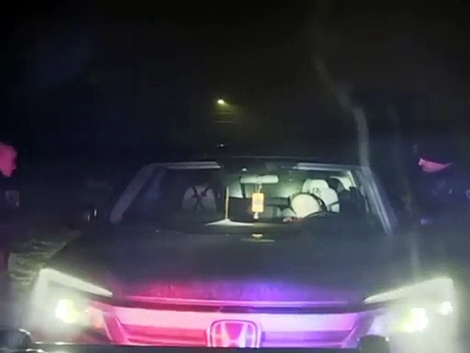 Polícia acorda condutor bêbado