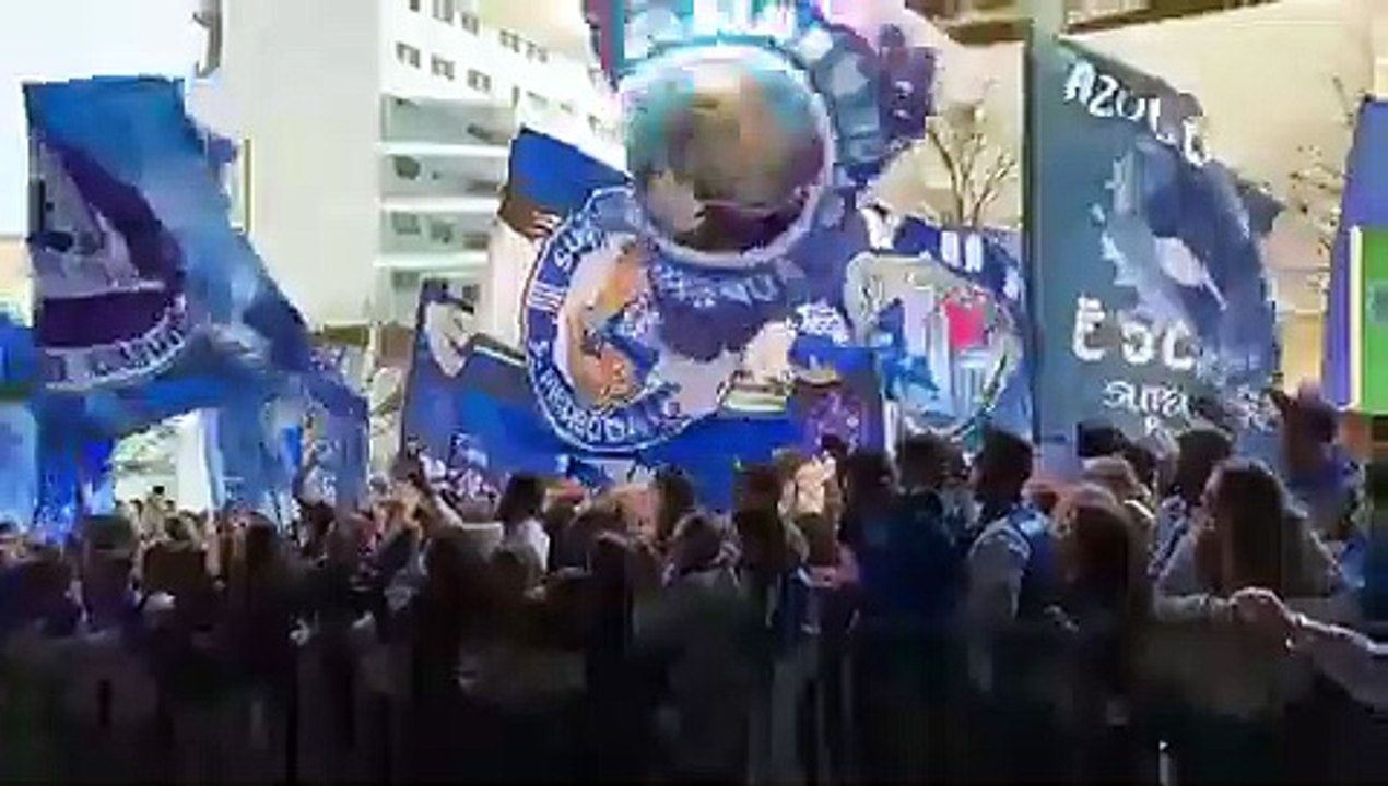Apoio dos adeptos ao FC Porto antes da partida para Lisboa