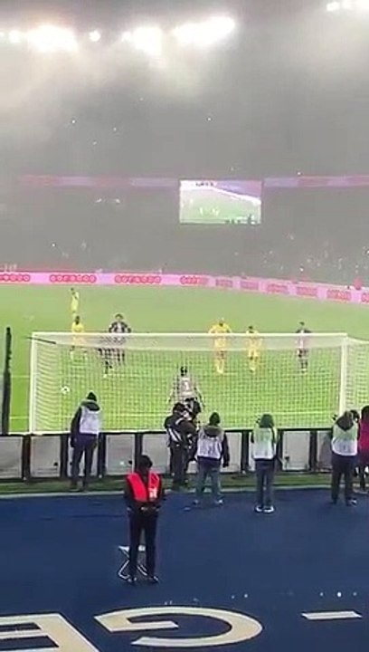 Neymar manda calar adeptos