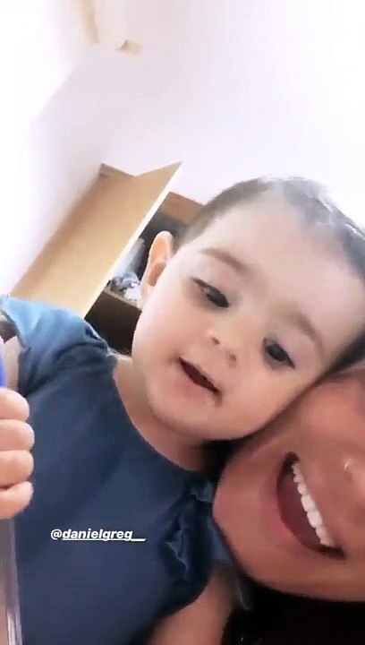 Liliana Filipa mostra as primeiras palavras da filha em vídeo