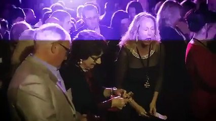 Empresa distribui 10 milhões entre funcionários