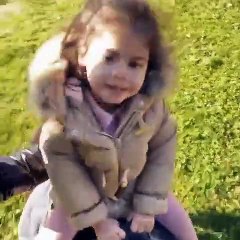 Vídeo mostra que filha de Ronaldo, Alana Martina, é uma grande "tagarela"