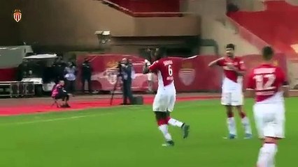 Bakayoko esquece-se do número da camisola e até o árbitro se riu