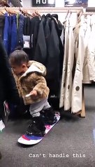 Kylie Jenner mostra a pequena Stormi numa prancha de snowboard