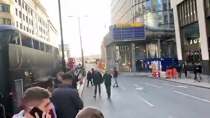 Polícia confirma incidente em Londres. Há relatos de tiros numa ponte