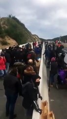 Independentistas catalães cortam autoestrada na fronteira com França