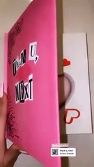 Ariana Grande envia presente personalizado às irmãs Kardashian