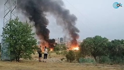 Un gran incendio en Madrid se hace visible desde la zona norte de la ciudad