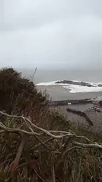 Furacão Lorenzo destruiu totalmente o porto das Lajes das Flores