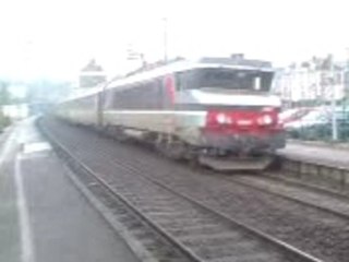 Arrivée de la BB15007 multiservice en gare de Bernay
