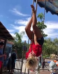 Vídeo: Luciana Abreu exibe em público habilidades no pole dance